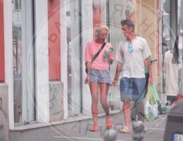 Ето ги Пламен и Радина отново заедно! Двойката се целува на улицата (Папарашки снимки)