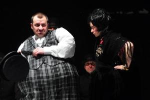 Гъмов спря алкохола, след като повърна пред деца в Кукления театър