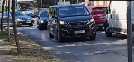 Защо Румен Радев се движи като наркобос с кортеж от 8 лимузини?