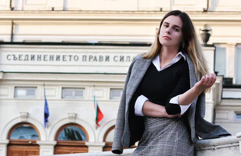 Като дете Цвета Стратиева искала оставката на Станишев! Интимна ли е с Костадин Костадинов