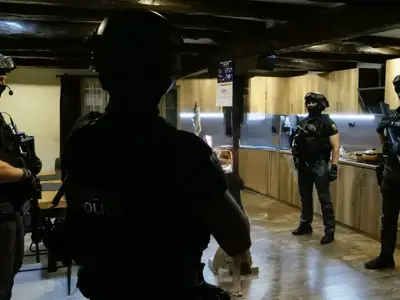 Арсеналът на "Хелс Ейнджълс": Шокиращи снимки и видео от арестите!