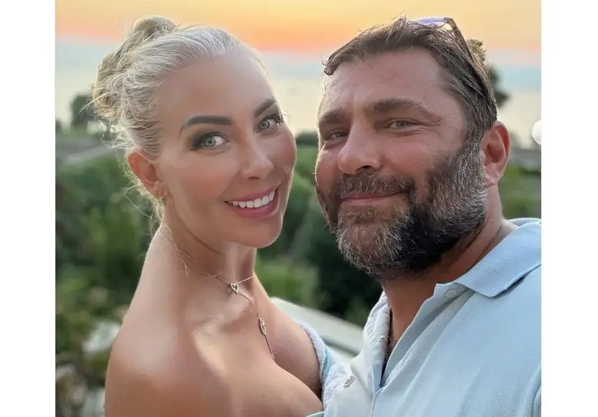 Антония Петрова среща Ивайло при сгрешена резервация (Момиче ли чакат?)