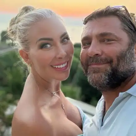 Антония Петрова среща Ивайло при сгрешена резервация (Момиче ли чакат?)