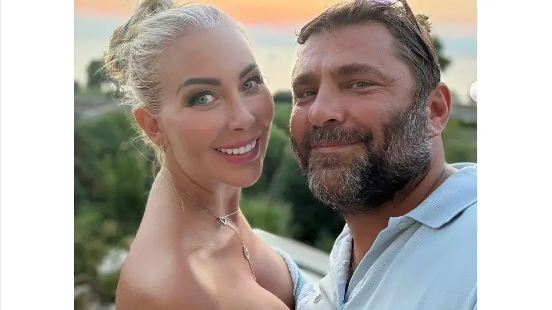 Антония Петрова среща Ивайло при сгрешена резервация (Момиче ли чакат?)