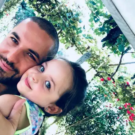 Бащата на Сияна ГНЕВНО към застрахователния бос на  „ДаллБогг Живот и здраве” Тихомир Каменов: 53 733,97 лв. Как сметнахте стотинките, боклуци долни?