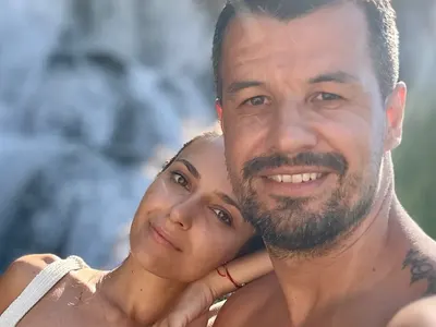 Бесте Сабри ЛИКУВА: Най-сетне получи мечтания годежен пръстен от Айкут! (СНИМКИ)