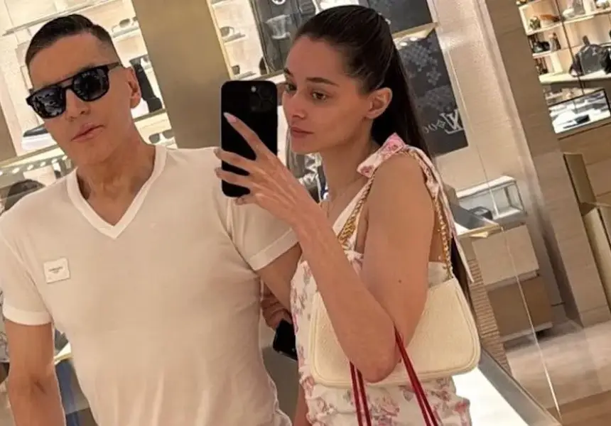 Целуват краката на ергенката Валерия