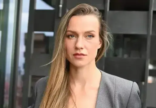 Дария Симеонова: Защо политиците я изумяват и възмущават?