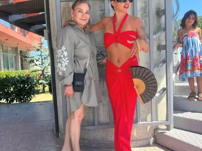 Деси Цонева и майка ѝ: Невероятно лято на плажа!