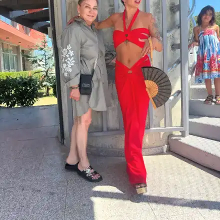 Деси Цонева и майка ѝ: Невероятно лято на плажа!