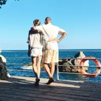 Деян Донков и Кошко се целуват на кея