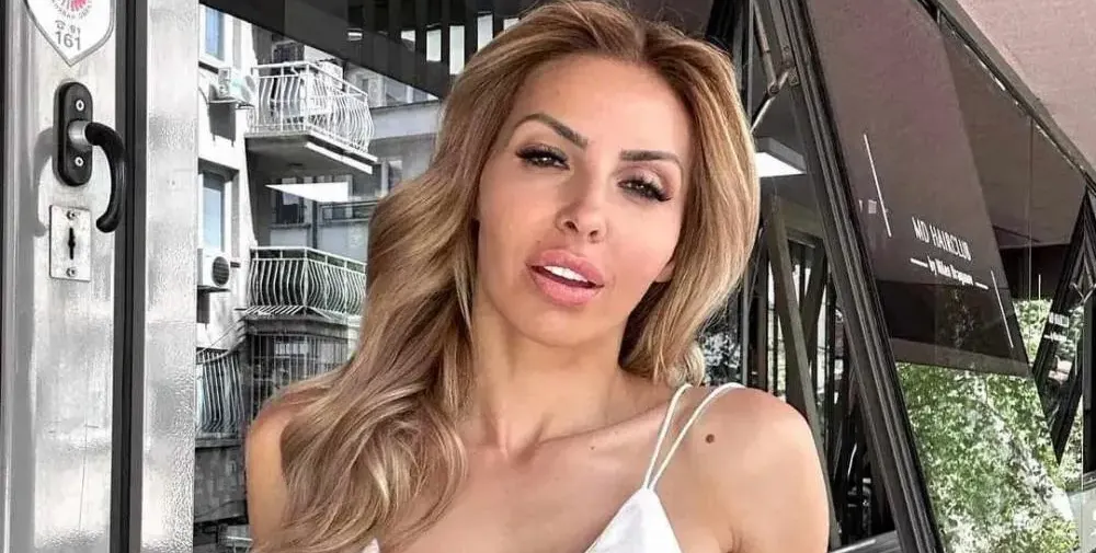 Диана Габровска разпали мрежата: яхна кон само по бельо! СНИМКИ