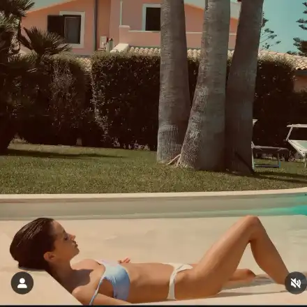 Диляна Попова пръска сексапил в Сицилия