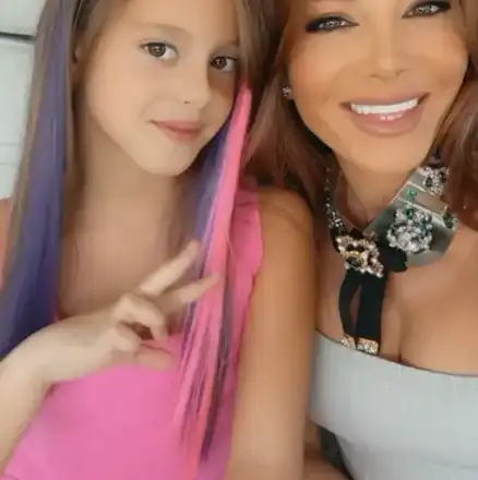 Емоционален момент за Емилия – децата тръгнаха на училище!