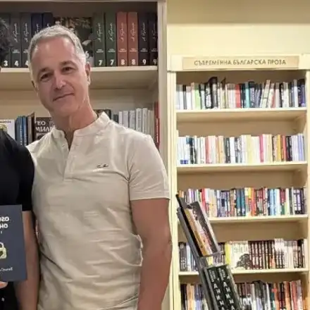 # Евгени Генчев в шок! Баща му обвинен в любовен скандал с чужда жена!