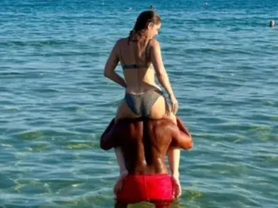 ФОТО БОМБА!! Алекс Сърчаджиева ЯХНА мускулест мачо на морето: Откри ли най-сетне новата си любов след Ласкин?! (ВИЖ ТУК)