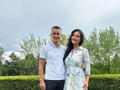 Футболна звезда и миска стават строители