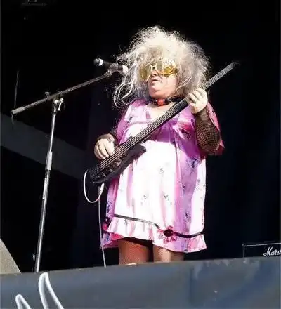 Фънки шокира с розова рокля и горещи признания!