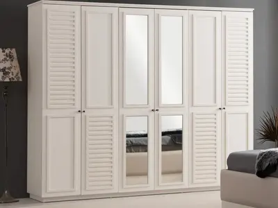 Скандалните гардероби на SuperArtMebeli: Лукс или просто реклама?