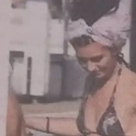 Гореща сензация: Туба Буюкюстюн с чалма, шокира Истанбул!