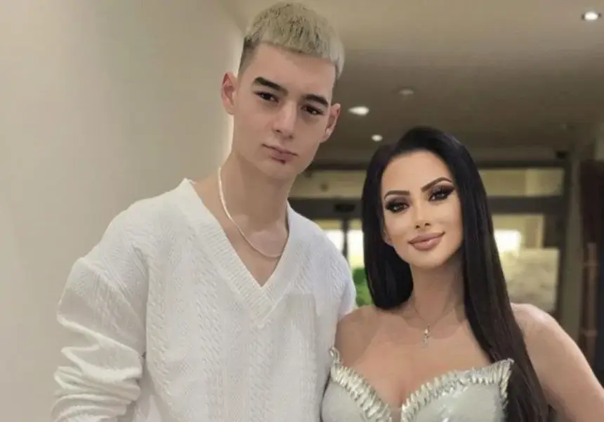 И синът на Таня Боева пропя