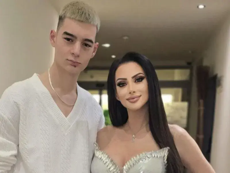 И синът на Таня Боева пропя