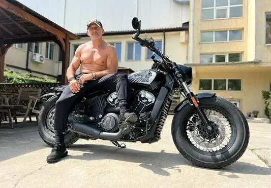 Йордан Йовчев в действие: Невероятно мотоциклетно приключение!