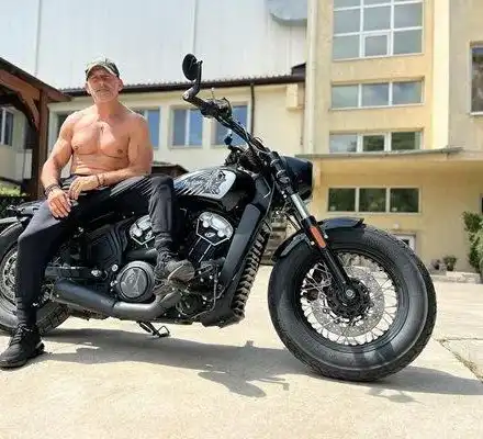 Йордан Йовчев в действие: Невероятно мотоциклетно приключение!