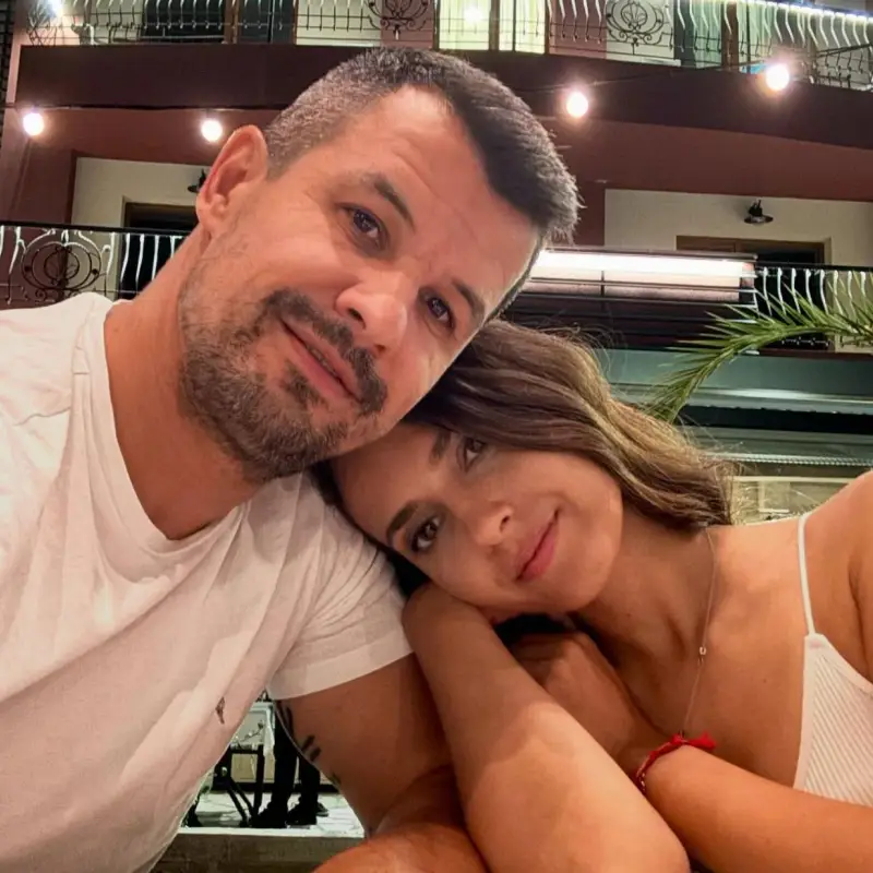 Изненада! Бившият на Мика се сгоди за Бесте Сабри (СНИМКИ на диаманта)