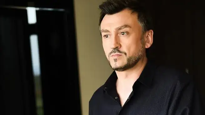 Изпусна си нервите: Любо Киров размаха среден пръст пред деца (Вижте защо)