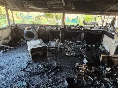 Жестока съдба: Пожар изпепели дома на майка с две деца, докато помага на други