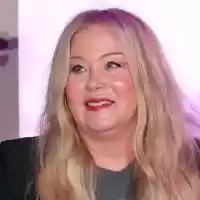 Жестока съдба: Преди 30 години Холивуд беше в краката й, а днес тя е в инвалидна количка!