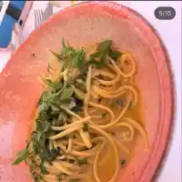 Как го постига?! Айлин яде като разпрана и пие, но е в перфектна форма