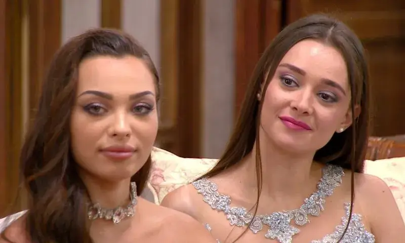 Каква схема се крие зад „безплатните“ воаяжи на Айлин Бобева с Валерия и Ваньо Алексиев?! (ВИЖ ТУК)