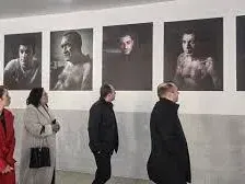 Карамазов, извратен ли си, че се вдъхновяваш от жестоки убийци? СНИМКИ