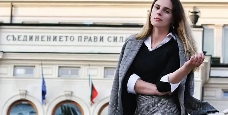 Като дете Цвета Стратиева искала оставката на Станишев! Интимна ли е с Костадин Костадинов
