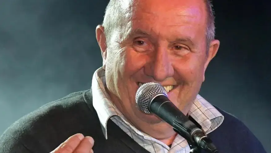 Кракът на Шкумбата отложи концерт! Комикът влиза за операция