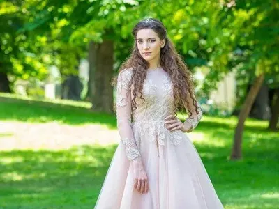 Нова звезда на времето: Красавица от сцената плени зрителите!