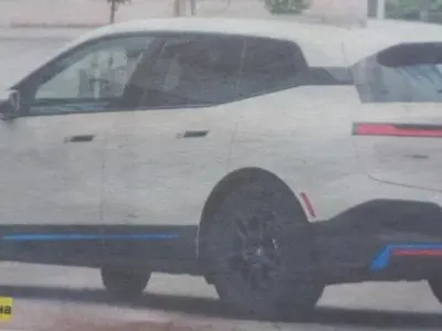 Куката с джип за 200 бона (ПАПАРАШКИ СНИМКИ)