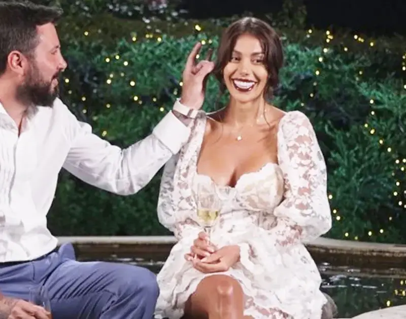 Къде й е богатият мъж, бе?!? Даниела Рупецова НЕ СВАЛЯ една и съща рокля още от „Ергенът“! (днес пак е с нея – СНИМКИ)