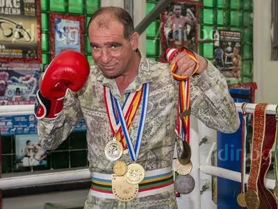 Легендарният ни боксьор Серафим Тодоров: Стоя без пари, живея на обещания