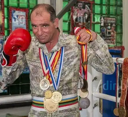 Легендарният ни боксьор Серафим Тодоров: Стоя без пари, живея на обещания