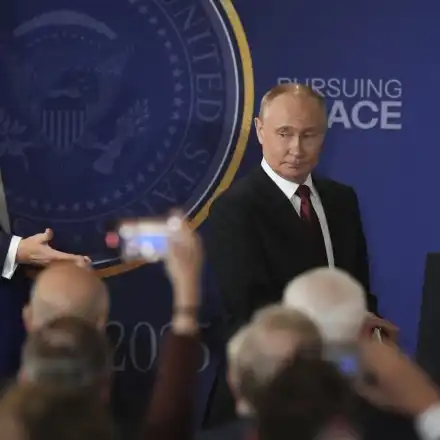 Лице в лице в Аляска - срещата в снимки (галерия)