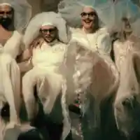 Лили Иванова аплодира Иво Димчев като булка (СНИМКИ)