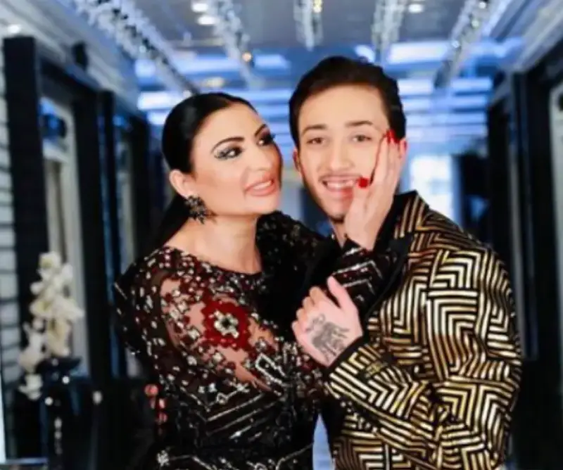 Лоренцо получава уникален часовник от Софка за рождения си ден!