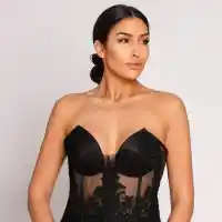 Юксел's Любима Става Успешна Бизнес Дама с Корсети!