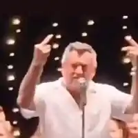 Любо Киров шокира с жеста на среден пръст!