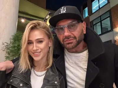 Мария Бакалова и Дейв Батиста: Скандална снимка с кеч легенда!