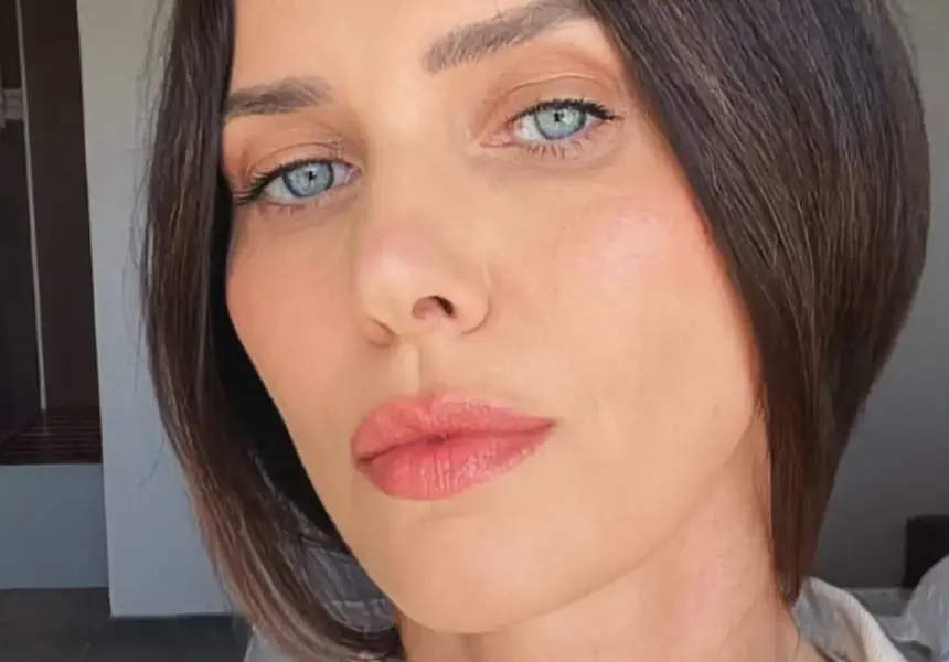 Открийте тайната на вечната младост: Мария Силвестър в лавандула!