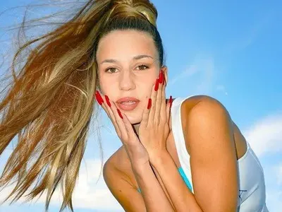 Мила Роберт: Половината българи ме мислят за травестит